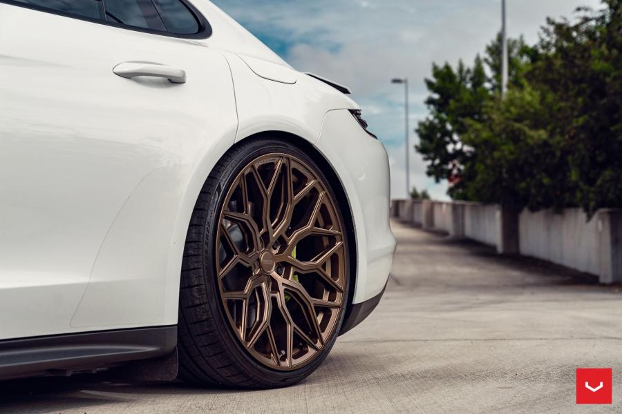 Детали экстерьера Porsche Panamera 4 on Vossen Wheels 2019 года  (фото 4 из 17)